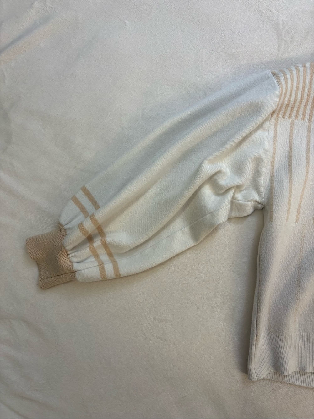 2 Piece knit beige and cream lounge set - Picture 4 of 6